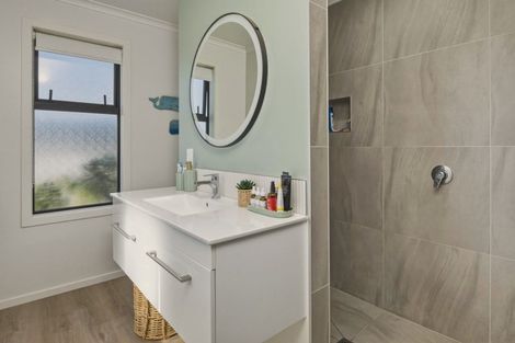 Photo of property in 102 Oakley Avenue, Springlands, Blenheim, 7201