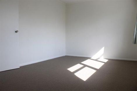 Photo of property in 27 Point England Road, Point England, Auckland, 1072