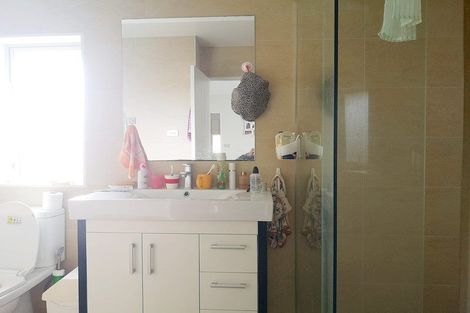 Photo of property in 114a Lake Road, Northcote, Auckland, 0627