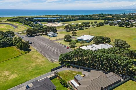 Photo of property in 25b Dolphin Parade, Bell Block, New Plymouth, 4312