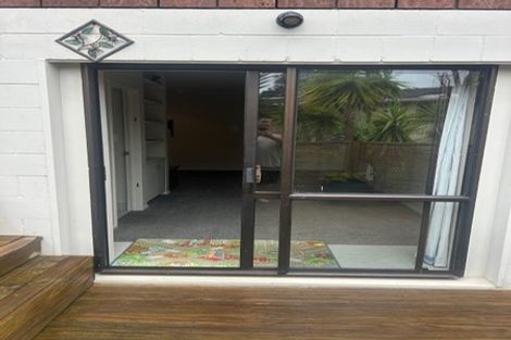 Photo of property in 33 Sunnyview Avenue, Shelly Park, Auckland, 2014
