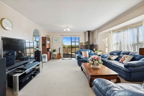 Photo of property in 16 Lewisham Street, Highland Park, Auckland, 2010