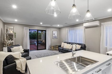 Photo of property in 47a Mangorei Road, Strandon, New Plymouth, 4312