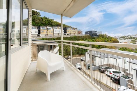 Photo of property in 58 Tiketike Way, Brooklyn, Wellington, 6021