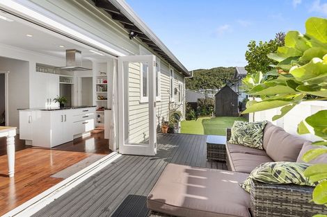 Photo of property in 3 Thames Street, Island Bay, Wellington, 6023