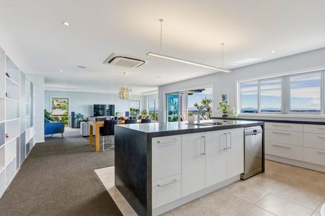 Photo of property in 20 Maffeys Road, Mount Pleasant, Christchurch, 8081