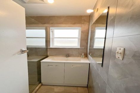 Photo of property in 2 Marlene Avenue, Te Atatu South, Auckland, 0610