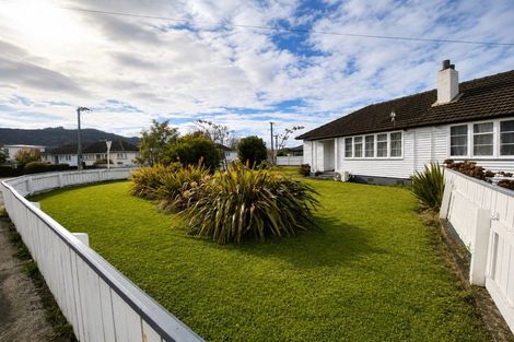 Photo of property in 2 Savage Crescent, Upper Hutt Central, Upper Hutt, 5018