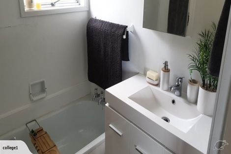 Photo of property in 31 Waimumu Road, Massey, Auckland, 0614