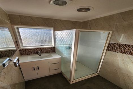 Photo of property in 1/1 Ribblesdale Road, Henderson, Auckland, 0612