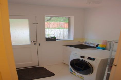 Photo of property in 2/40 Salford Street, Newlands, Wellington, 6037