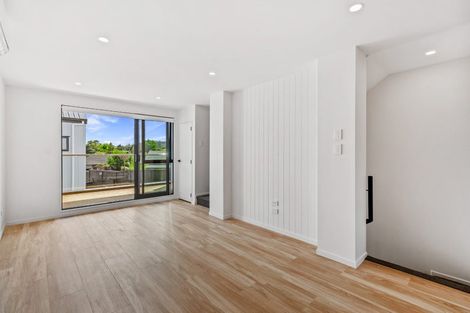 Photo of property in 4/13 Fairdale Place, Birkdale, Auckland, 0626