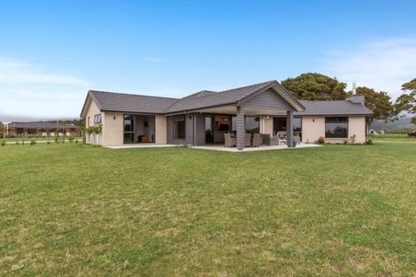 Photo of property in 18 Ohau Gravels Way, Ohau, Levin, 5570