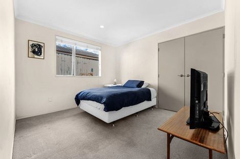 Photo of property in 4 Fairford Avenue, Henderson, Auckland, 0612