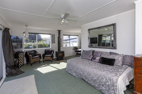Photo of property in 4 Simcox Street, Otaki Beach, Otaki, 5512