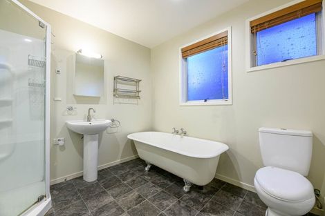 Photo of property in 28 Staincross Street, Green Bay, Auckland, 0604