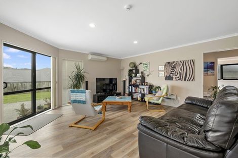 Photo of property in 9 Percy Kinsman Crescent, Riverstone Terraces, Upper Hutt, 5018