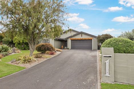 Photo of property in 1 Fencourt Place, Rototuna North, Hamilton, 3210