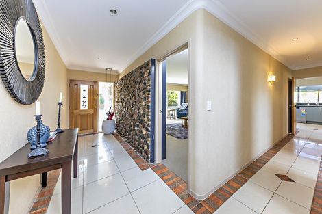 Photo of property in 12 Sunnypark Avenue, Rosehill, Papakura, 2113