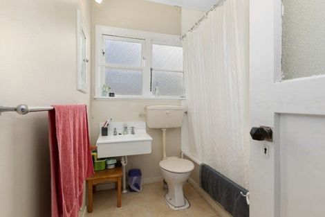 Photo of property in 5 Purser Grove, Fairfield, Lower Hutt, 5011