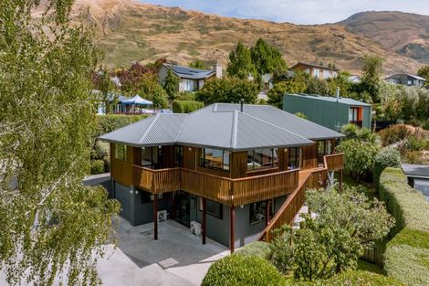 Photo of property in 8 Larch Place, Wanaka, 9305