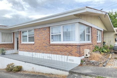 Photo of property in 193 Glenfield Road, Hillcrest, Auckland, 0627