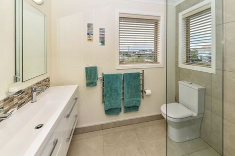 Photo of property in 49a Torkar Road, Clarks Beach, 2122