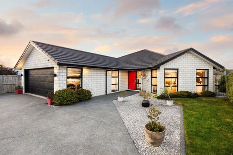 Photo of property in 18 Teatree Close, Huntington, Hamilton, 3210