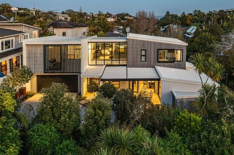 Photo of property in 2a Peter Terrace, Castor Bay, Auckland, 0620