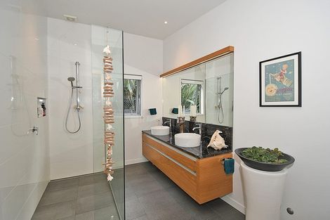 Photo of property in 10 Lax Crescent, Leigh, 0985