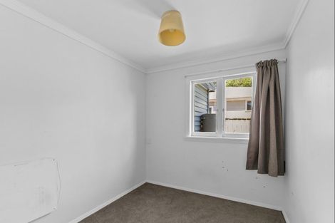 Photo of property in 88 Queenwood Road, Levin, 5510