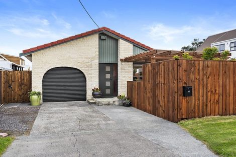 Photo of property in 1/16 Riverside Road, Orewa, 0931
