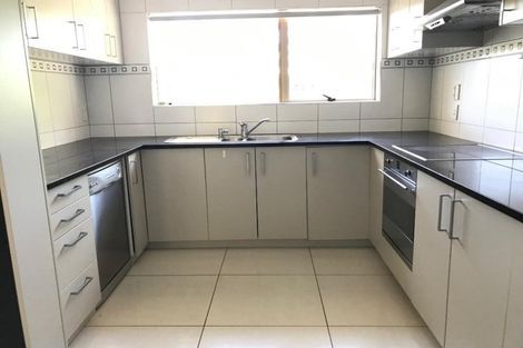 Photo of property in 25a Ravenwood Drive, Forrest Hill, Auckland, 0620