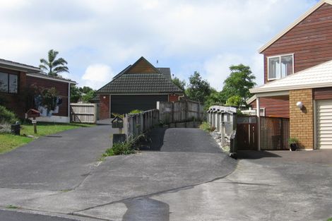 Photo of property in 2/11 Bass Street, West Harbour, Auckland, 0618