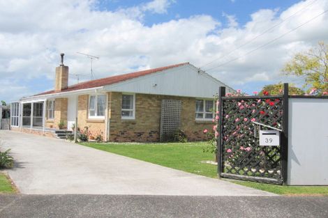 Photo of property in 39 Alexander Avenue, Papatoetoe, Auckland, 2025