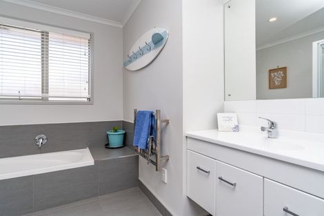 Photo of property in 12 Breakwater Place, Mangawhai Heads, Mangawhai, 0505