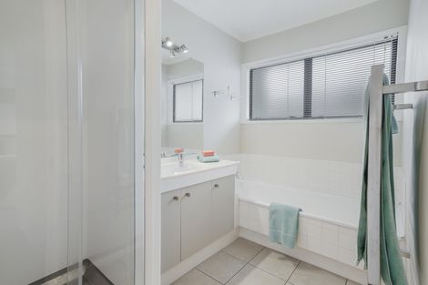 Photo of property in 2/10 Pinewood Grove, Botany Downs, Auckland, 2010