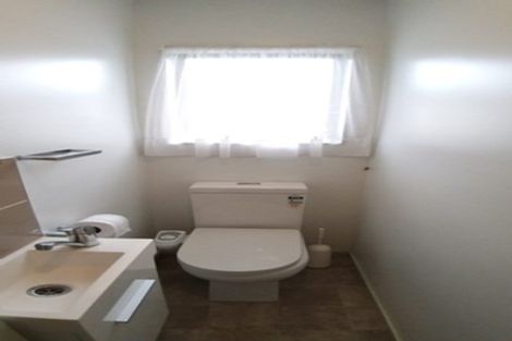 Photo of property in 2/36 Aviemore Drive, Highland Park, Auckland, 2010