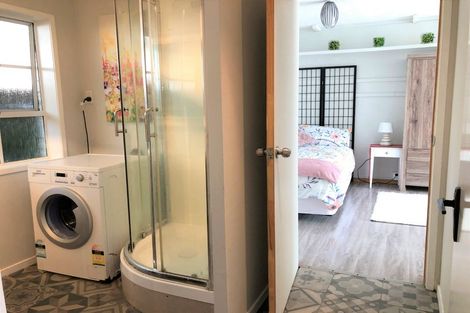 Photo of property in 2/55 Lake Road, Devonport, Auckland, 0624