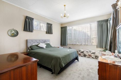 Photo of property in 64 Cambridge Terrace, Waterloo, Lower Hutt, 5011