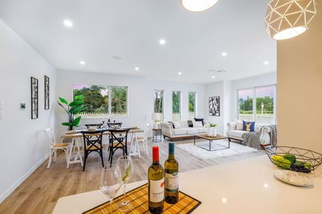 Photo of property in 23 Mcindoe Road, Kumeu, 0810