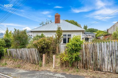 Photo of property in 1 Athol Place, Ravensbourne, Dunedin, 9022