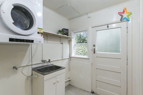 Photo of property in 32 Curtis Street, Northland, Wellington, 6012