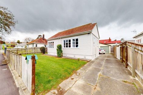 Photo of property in 2 Koromiko Avenue, Roslyn, Palmerston North, 4414