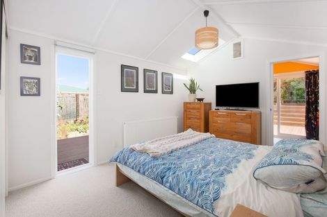 Photo of property in 2/11 Mervyn Place, Plimmerton, Porirua, 5026