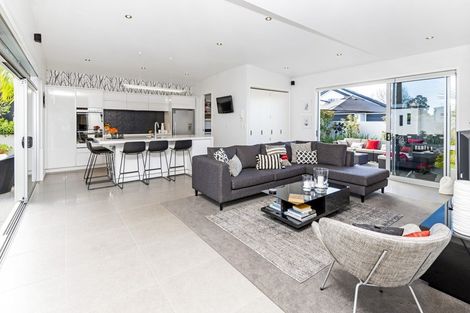 Photo of property in 15 Oceania Place, Mellons Bay, Auckland, 2014