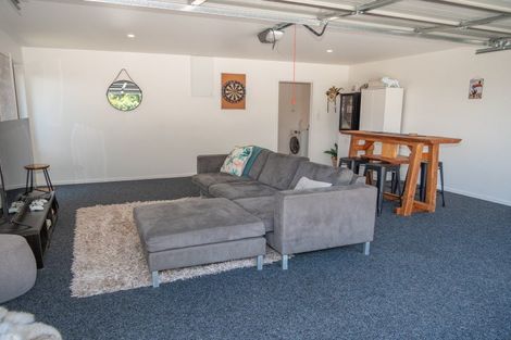 Photo of property in 24 Dudley Crescent, Cable Bay, 0420