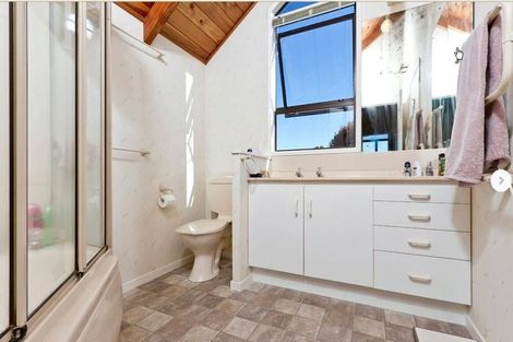 Photo of property in 2/23 Dominion Street, Takapuna, Auckland, 0622