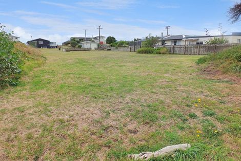 Photo of property in 33 Marine Parade South, Foxton Beach, Foxton, 4815