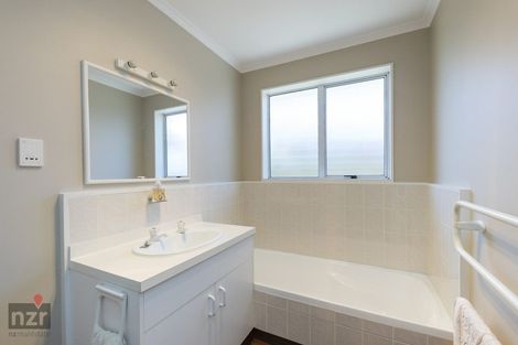 Photo of property in 34 Jefferson Crescent, Milson, Palmerston North, 4414